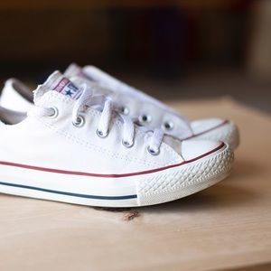 Women’s chuck Taylor Converse size 6
